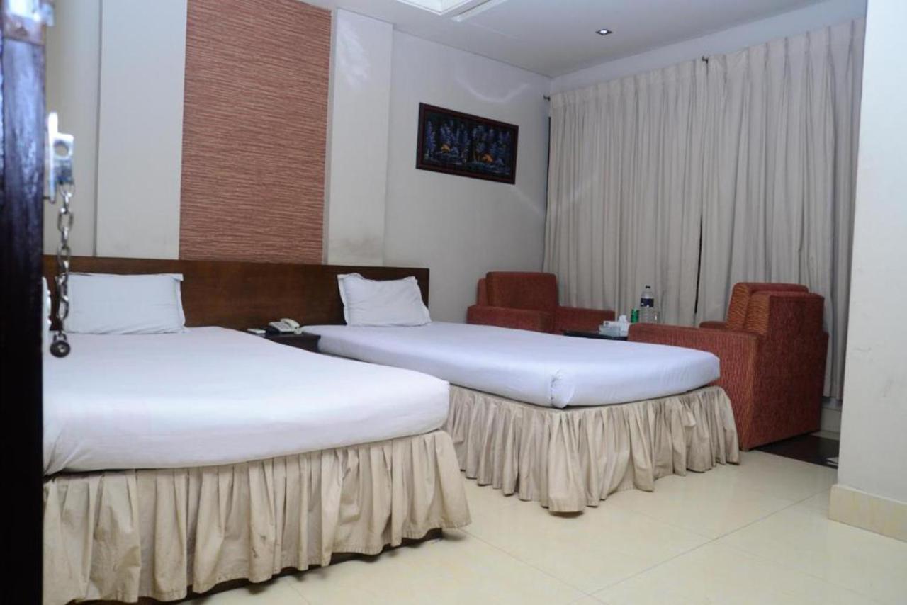 Hotel Royal Living Hotel & Suites จิตตะกอง ภายนอก รูปภาพ