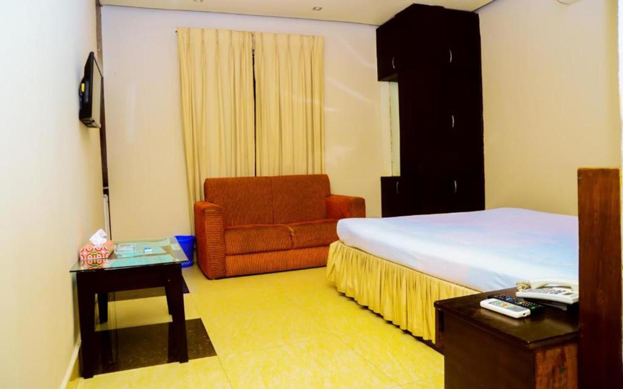 Hotel Royal Living Hotel & Suites จิตตะกอง ภายนอก รูปภาพ